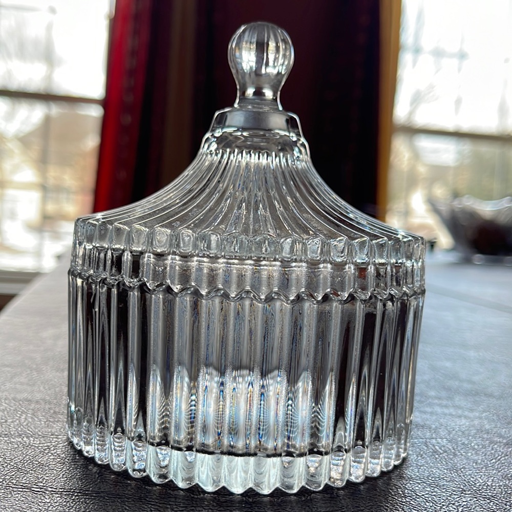 Decorative glass bowl with lid